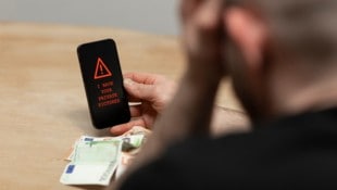 Diese Falle ist kein Einzelfall: Blindes Vertrauen zu persönlich unbekannten Internetliebschaften führt zu erotischen Selfie-Szenen als Hauptakteur. (Bild: Lea Rae)