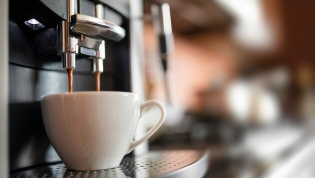 Damit der Kaffee fließt, ist das regelmäßige Entkalken des Geräts wichtig (Symbolbild) (Bild: ©2017 Mariusz Blach All Rights Reserved)