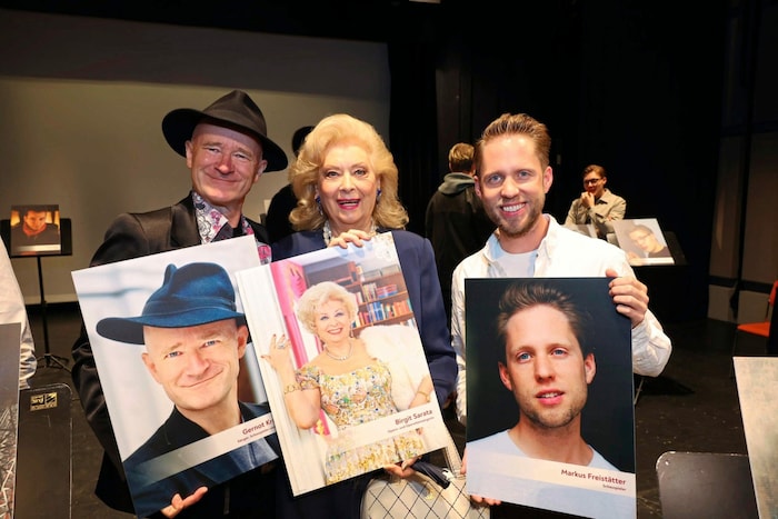 Von links nach rechts: Schauspieler Gernot Kranner, Opernsängerin Birgit Sarata und der junge ...
