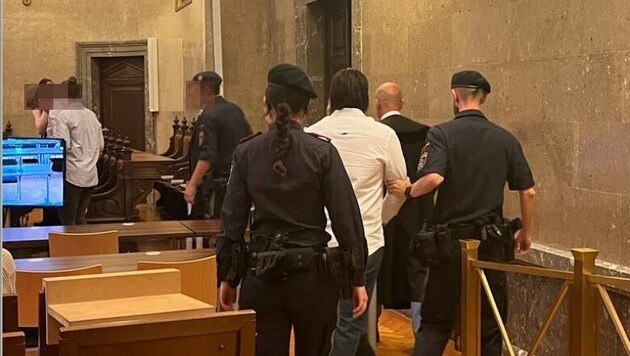 Der 27-Jähriger beteuert bis zum Schluss seine Unschuld im Großen Schwurgerichtssaal. (Bild: Pratschner Sophie, Krone KREATIV)
