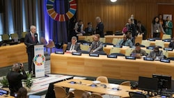 Österreichs Bundespräsident Alexander Van der Bellen (am Rednerpult) beim UNO-Treffen in New York (Bild: APA/Bundesheer/Peter Lechner)