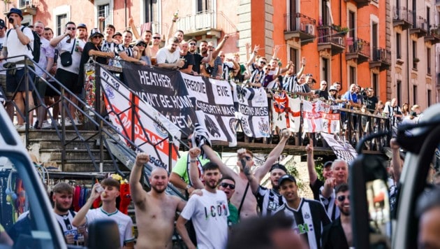 Newcastle-Fans in Mailand (Bild: LaPresse)