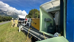 Der Mann musste von Feuerwehrleuten befreit werden. (Bild: zoom.tirol)