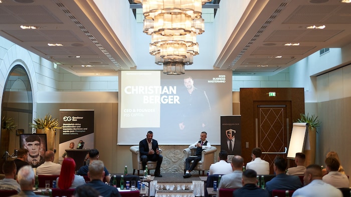 Founder & CEO von PSS Capital Christian Berger (li. im Bild) im Gespräch mit Chris Ebner