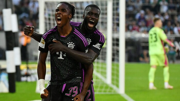 Mathys Tel (l.) spielt bislang eine bärenstarke Saison.