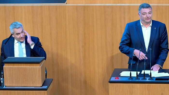 Jörg Leichtfried (r.) liest Kanzler Karl Nehammer (l.) die Leviten.