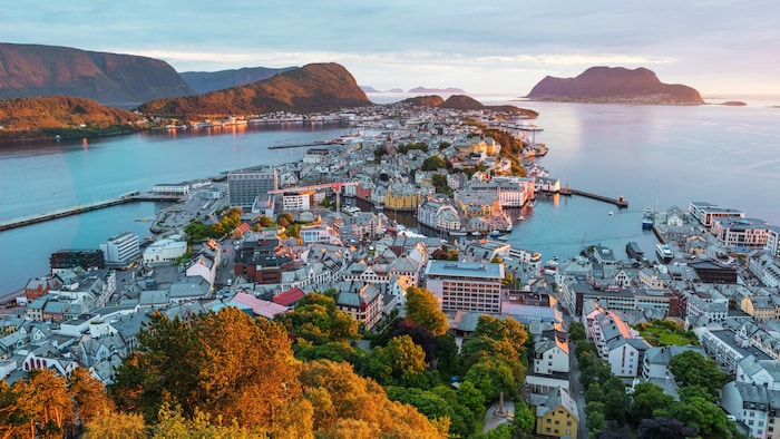 Erleben Sie, gemeinsam mit einer Begleitperson, an Bord der Mein Schiff 4 vom 04.08. bis ...