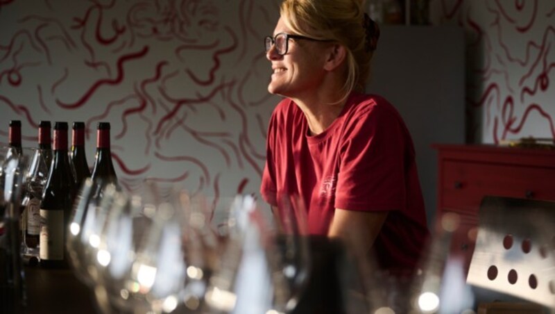 Weinverkostung mit Dorli Muhr (Bild: ServusTV / Philipp Carl Riedl)
