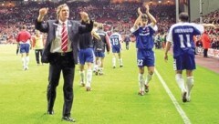 Walter Schachner (l.) bejubelte am 24. 8. 2004 das Wunder von Anfield.