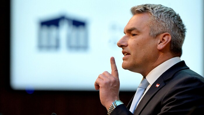 Für die FPÖ sind spätestens nach dem Burger-Video der Rücktritt des Kanzlers und Neuwahlen ...