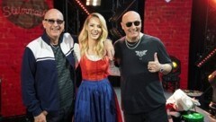 Begehrte Fotomodels: Die Herren von Right Said Fred mit Melissa Naschenweng. (Bild: Pail Sepp)