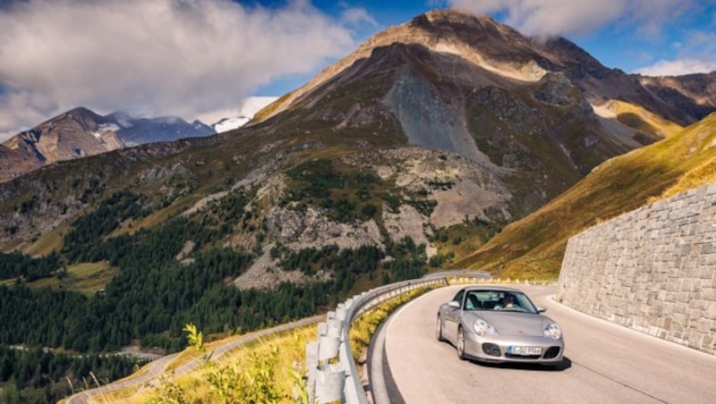 Der Porsche 996 - teilweise baugleich mit dem Boxster - läutete die Wiederauferstehung der Marke ein. (Bild: Porsche)