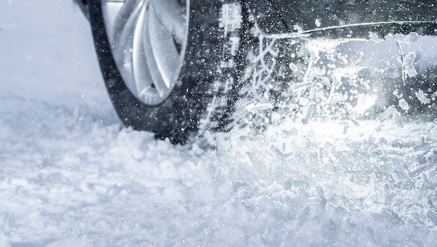 Polizisten verfolgten die Spuren im Schnee. (Bild: ARBÖ)