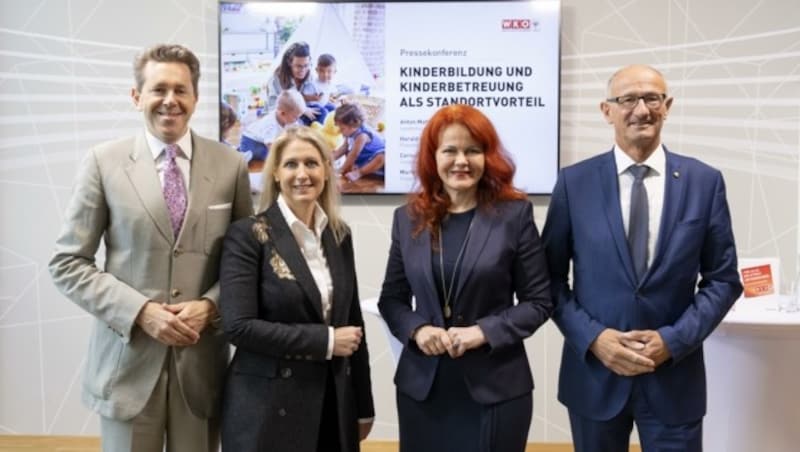 WKO-Präsident Harald Mahrer, Martina Entner (WK Tirol), LR Cornelia Hagele und Tirols LH Anton Mattle (v. li.) bei der Pressekonferenz am Mittwoch. (Bild: WK Tirol/Die Fotografen)