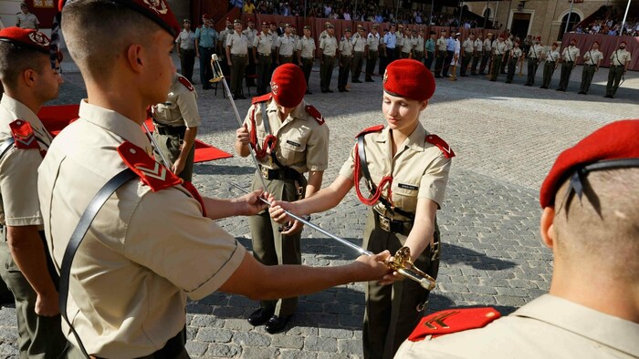 Am Dienstag durfte sich Leonor über die Überreichung des Militärssäbel freuen.