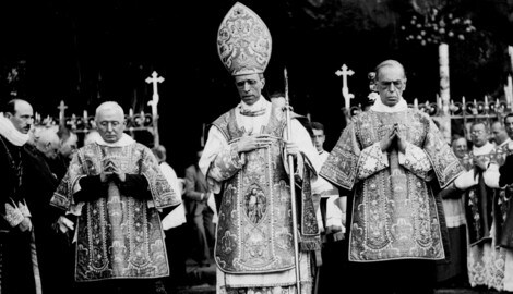 Bis heute ringen Wissenschaftler um das historische Urteil über Papst Pius XII. (Bild: AP / picturedesk.com)