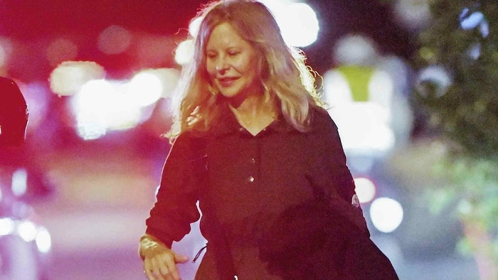 Lange nicht gesehen! Meg Ryan wurde jetzt von Paparazzi in Soho erwischt.