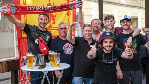 Gute Laune hatten die Fans von Liverpool vor dem Match (Bild: Horst Einöder/Flashpictures)