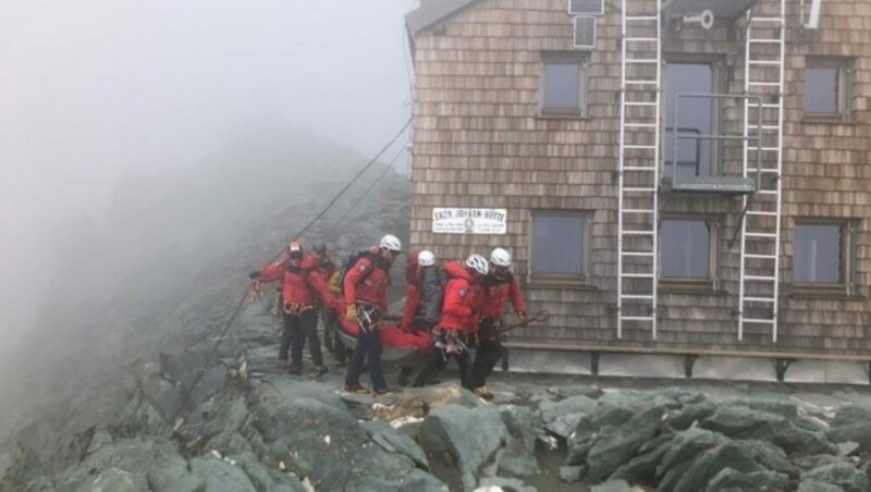 Von der Hütte wurde die Frau mittels Versorgungsseilbahn ins Tal gebracht. (Bild: Alpine Einsatzgruppe Polizei)