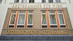 Die Ankündigung eines Wahlarztverbots für Wiener Spitalsärzte stößt bei der Ärztekammer ...
