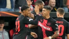 Jubel bei Bayer Leverkusen (Bild: AP Photo/Martin Meissner)