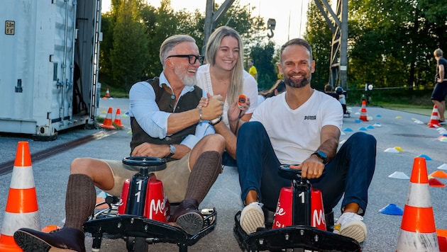 Daniel Bauchinger (li.) drehte gemeinsam mit Puma-Chef Hans-Peter Stadlmayr ein paar Runden im Go-Kart. Anna-Sophia Bauchinger hatte alles im Blick. (Bild: Tschepp Markus)