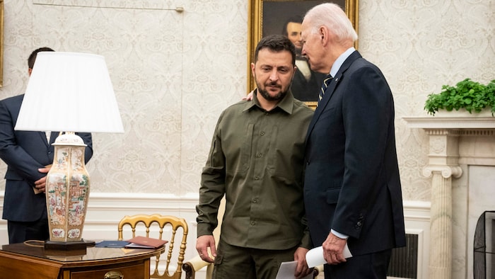 Die USA würden sicherstellen, dass die „Welt an der Seite“ der Ukraine stehe, sagte Biden am ...