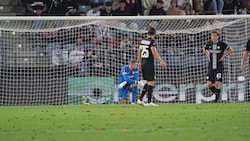 Der Rasen im Stadion präsentierte sich in einem fürchterlichen Zustand. (Bild: Pail Sepp)