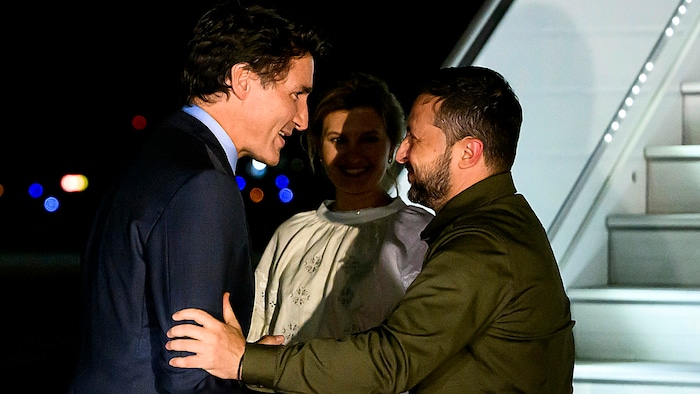 Präsident Wolodymyr Selenskyj und Ehefrau Olena wurden von Premier Justin Trudeau am Flughafen ...