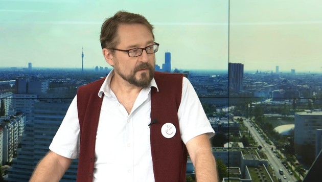 Bernd Kniefacz von der unabhängigen Lehrergewerkschaft ÖLI-UG (Bild: krone.tv)