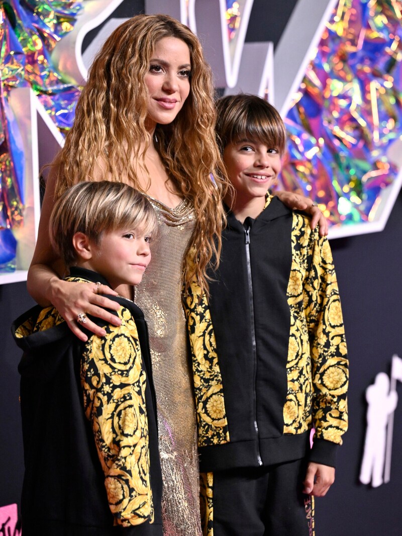 Shakira mit ihren Söhnen bei den MTV Video Music Awards (Bild: APA/Evan Agostini/Invision/AP)