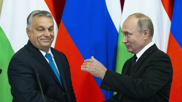 Stammvater des „russischen Lebensmodells in Europa“: Ungarns Orbán mit Freund Putin. (Bild: Alexander Zemlianichenko)