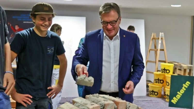 Auch LH Günther Platter stattete der Messe einen Besuch ab. (Bild: Johanna Birbaumer)