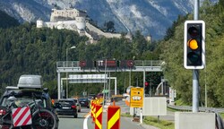 Der Stau wegen der Tunnelsanierung ruft besorgte Unternehmer auf den Plan - Pongauer und Tennengauer Firmen berichten von Umsatzeinbußen. (Bild: Scharinger Daniel)