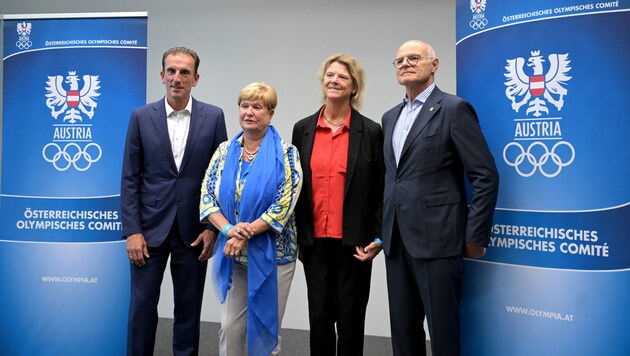 Die Vizepräsidenten Markus Prock, Elisabeth Max-Theurer und Sonja Spendelhofer mit Boss Karl Stoss (v.l.)