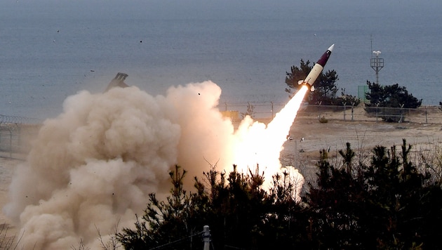 Eine ATACMS-Rakete beim Start (Bild: AFP)