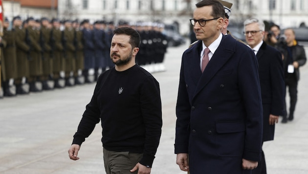 Aktuell nicht gut aufeinander zu sprechen: Selenskyj und Morawiecki (Bild: AFP)