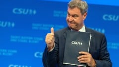 Zwei Wochen vor der bayrischen Landtagswahl wurde Markus Söder erneut zum CSU-Chef gewählt. (Bild: APA/dpa/Peter Kneffel)