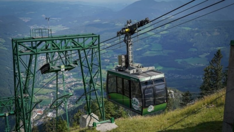 Schnell rauf: Die Seilbahn bringt Gäste auf den Berg. (Bild: Roman Zach-Kiesling)