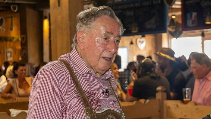 Richard Lugner, hier bei seinem Besuch am Münchner Oktoberfest, sollte am Wochenende auf der ...