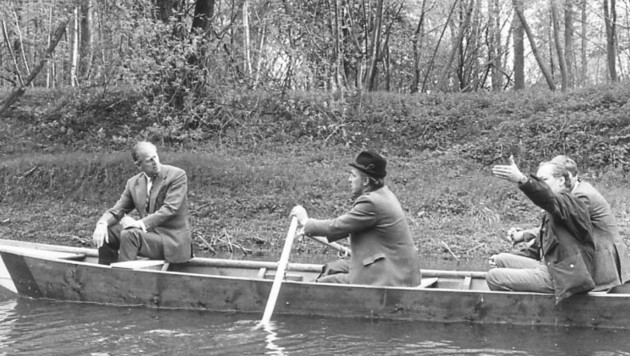 Mehrmals beehrte Prinz Philip als WWF-Präsident das Burgenland und begab sich auch auf Bootstour durch die Donau-Auen. (Bild: WWF)