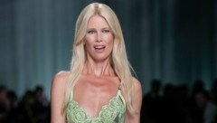 Claudia Schiffer war nach sechs Jahren wieder einmal am Laufsteg. (Bild: Copyright 2023 The Associated Press. All rights reserved)