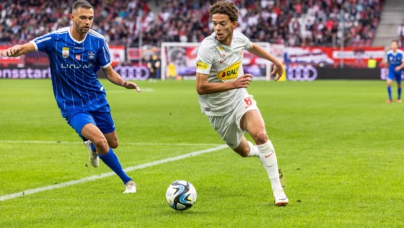 Julian Gölles (l.) im Zweikampf mit Dijon Kameri (Bild: GEPA pictures)