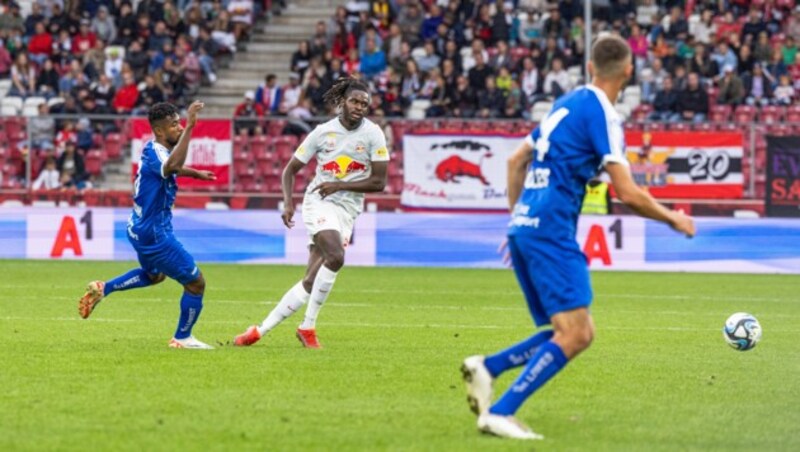 Paul Mensah (l.) und Oumar Solet (M.) (Bild: GEPA pictures)