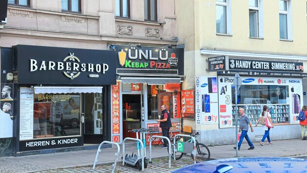 Simmeringer Hauptstraße: Auf Imbiss folgt ein Imbiss, dazwischen hauptsächlich Friseursalons und Elektrogeschäfte. (Bild: Zwefo)