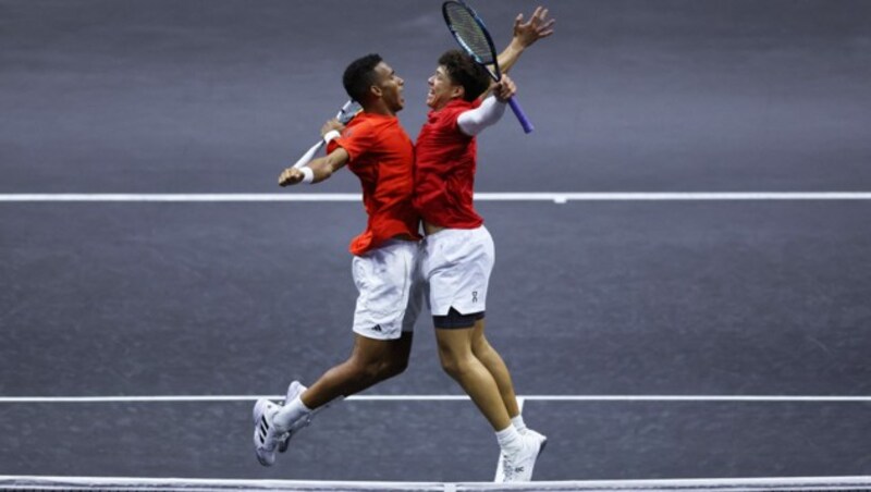 Felix Auger-Aliassime und Ben Shelton jubelten für Team Welt. (Bild: APA/Getty Images via AFP/GETTY IMAGES/CLIVE BRUNSKILL)