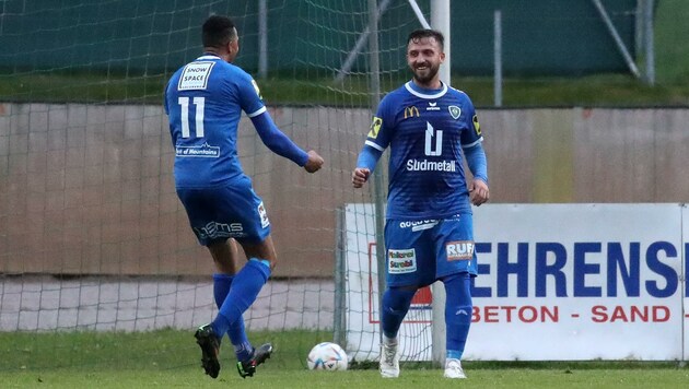 Ajibade (li.) und Djuric sind mit St. Johann im Aufwind. (Bild: Tröster Andreas)