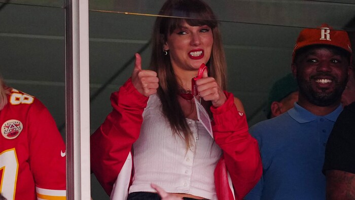 Taylor Swift kam, um Travis Kelce die Daumen zu halten.