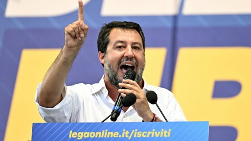 Salvini tobt: Es handle sich um ein „präzedenzloses Verfahren, in dem wir auch andere Länder einbinden werden.“ (Bild: AFP)