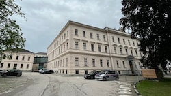 Am Landesgericht Ried musste der 15-Jährige geradestehen. (Bild: ©Constantin Handl)